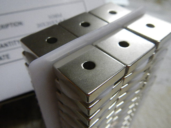 Neodymium Block Magnet 20x20x5mm with Hole 4.5mm N38M | High Temperature ≤100ºC
